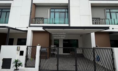 Casa adosada en venta de 4 habitaciones en Bang Khun Thian, Bangkok