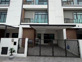 Casa adosada en venta de 4 habitaciones en Bang Khun Thian, Bangkok