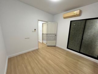 Casa adosada en venta de 3 habitaciones en Bang Khae, Bangkok