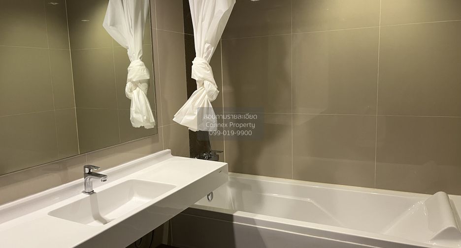 Condo en venta de 2 habitaciones en Phra Khanong, Bangkok