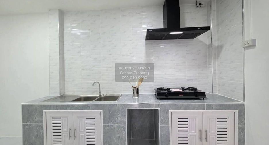 À vendre 3 chambres maison de ville à Bang Bua Thong, Nonthaburi