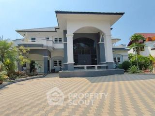 出售 6 卧室 独立屋 在 Mueang Chon Buri, Chon Buri
