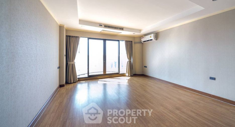 Wohnung zum Kauf mit 4 Zimmer in Bang Rak, Bangkok