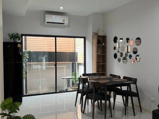 For rent 2 bedrooms townhouse in Saphan Sung, Bangkok