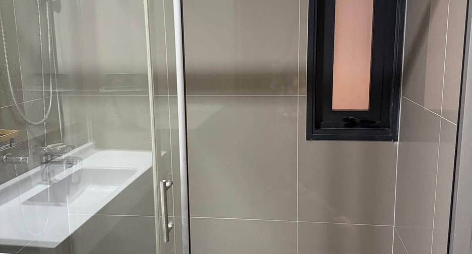 For rent 2 bedrooms condo in Huai Khwang, Bangkok