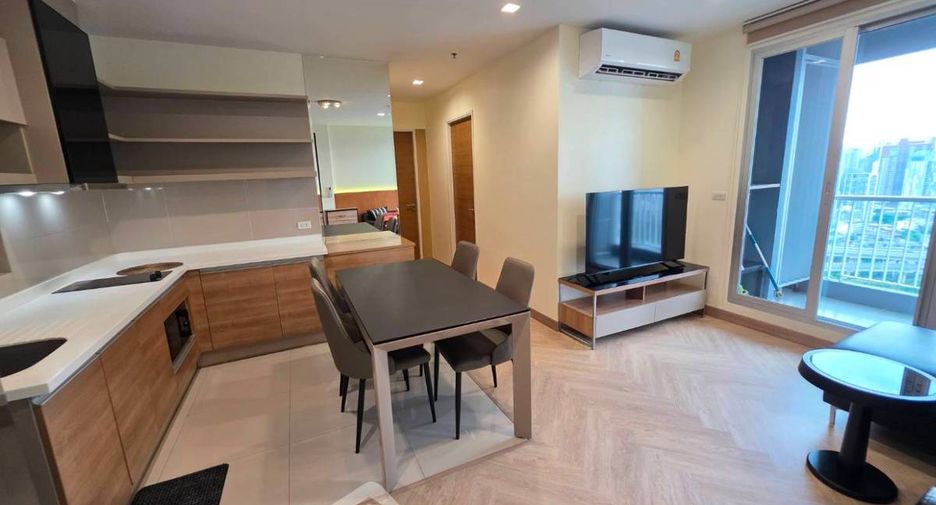 À louer 2 chambres condo à Phra Khanong, Bangkok
