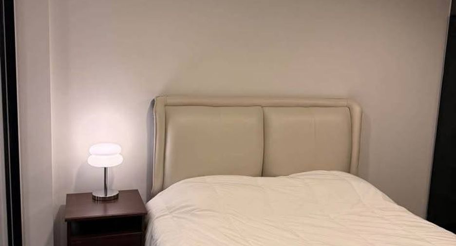 For rent 2 bedrooms condo in Bang Rak, Bangkok