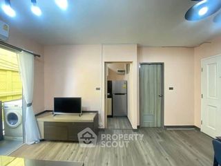 For rent 2 ベッドルーム condo in Phra Khanong, Bangkok