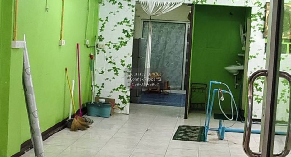 For rent 4 bedrooms retail Space in Bang Kapi, Bangkok
