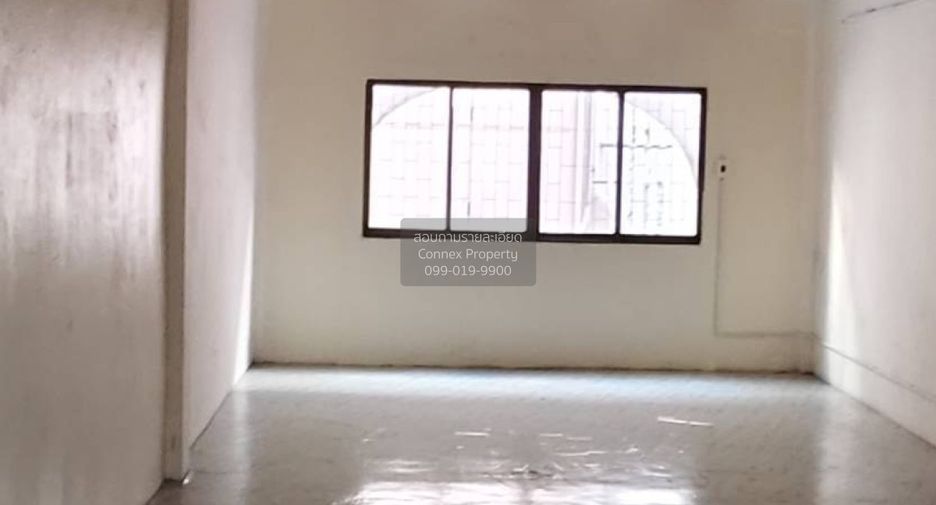 For rent 4 bedrooms retail Space in Bang Kapi, Bangkok