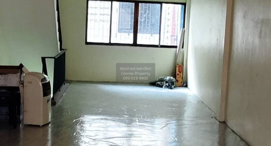 For rent 4 bedrooms retail Space in Bang Kapi, Bangkok