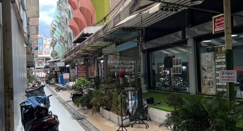 For rent 4 bedrooms retail Space in Bang Kapi, Bangkok