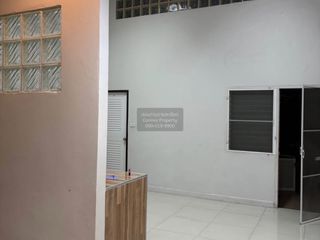 For rent 4 bedrooms townhouse in Phra Khanong, Bangkok