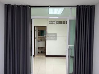 For rent 4 bedrooms townhouse in Phra Khanong, Bangkok