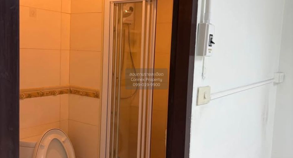 For rent 4 bedrooms townhouse in Phra Khanong, Bangkok