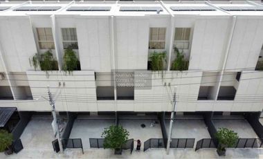 For rent 3 bedrooms townhouse in Saphan Sung, Bangkok