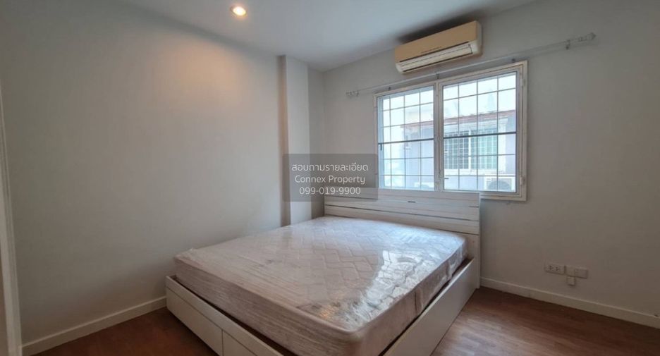 Casa adosada en alquiler de 3 habitaciones en Phasi Charoen, Bangkok
