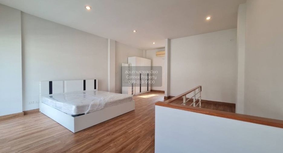 Casa adosada en alquiler de 3 habitaciones en Phasi Charoen, Bangkok