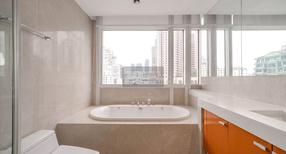 For rent 2 bedrooms condo in Pathum Wan, Bangkok