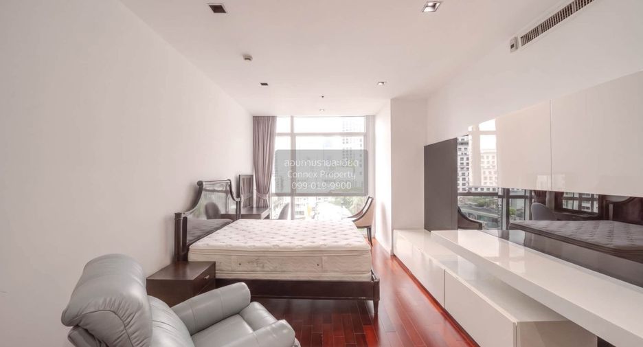 For rent 2 bedrooms condo in Pathum Wan, Bangkok