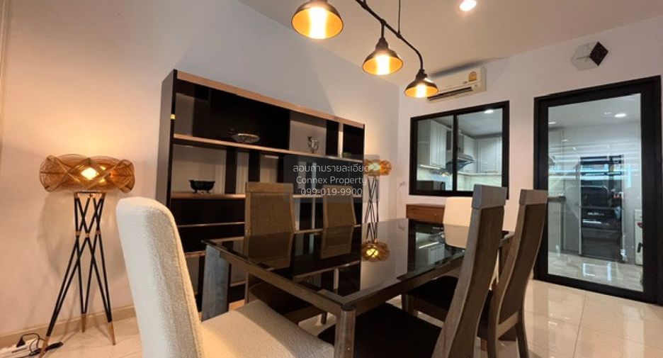 For rent 4 bedrooms townhouse in Yan Nawa, Bangkok