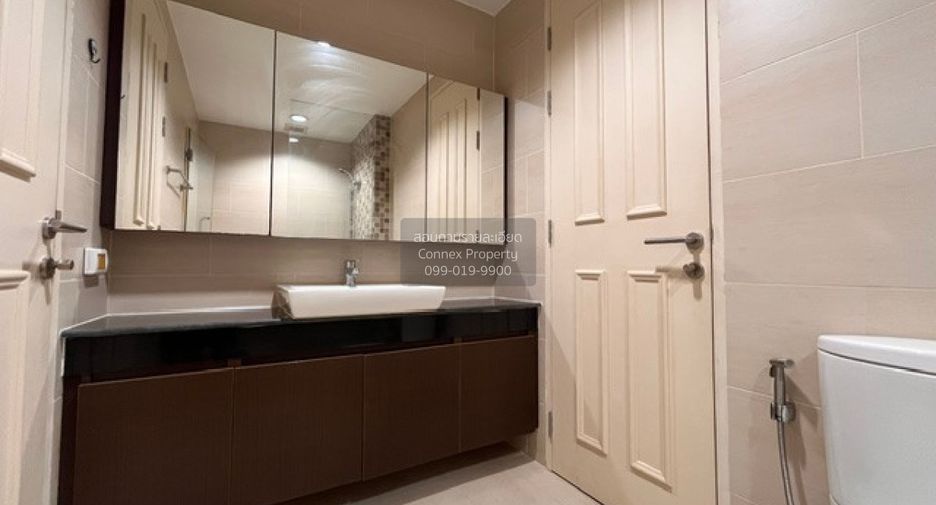 For rent 4 bedrooms townhouse in Yan Nawa, Bangkok