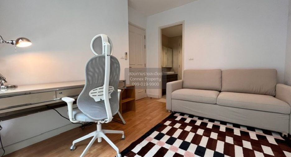 For rent 4 bedrooms townhouse in Yan Nawa, Bangkok