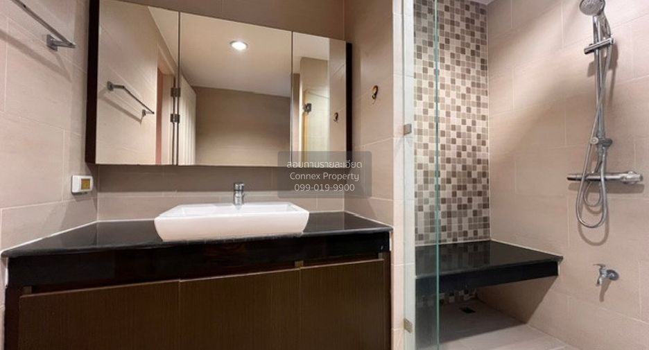 For rent 4 bedrooms townhouse in Yan Nawa, Bangkok