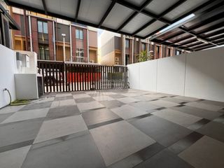 For rent 4 bedrooms townhouse in Yan Nawa, Bangkok