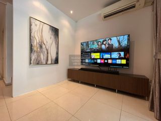 For rent 4 bedrooms townhouse in Yan Nawa, Bangkok