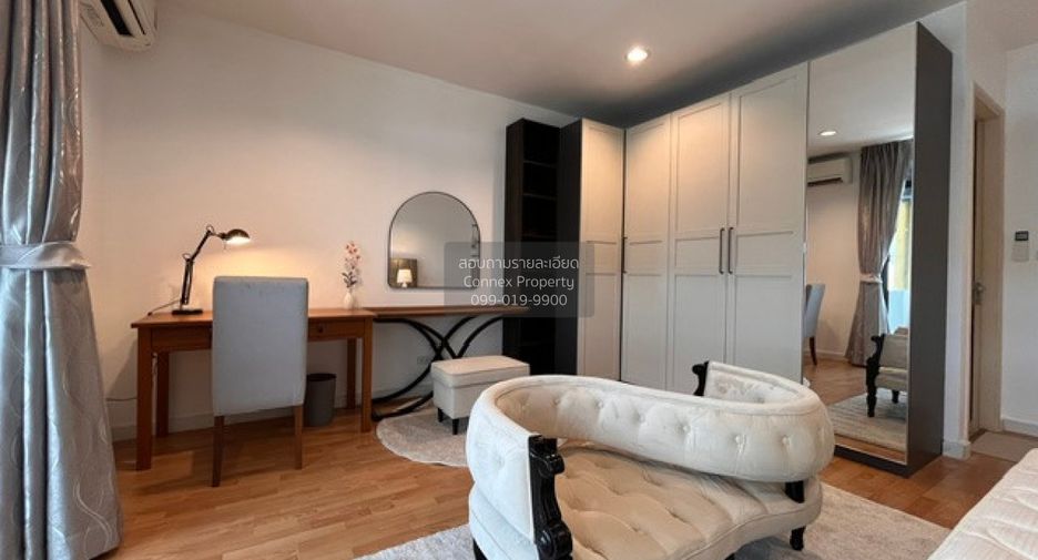 For rent 4 bedrooms townhouse in Yan Nawa, Bangkok