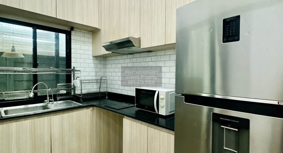 For rent 3 bedrooms townhouse in Suan Luang, Bangkok