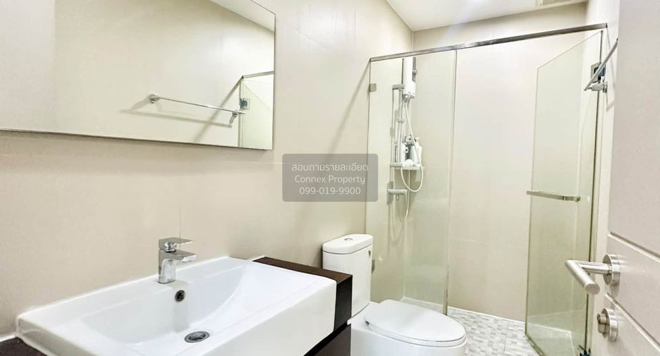 For rent 3 bedrooms townhouse in Suan Luang, Bangkok