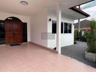 Casa en alquiler de 2 habitaciones en Mueang Phuket, Phuket