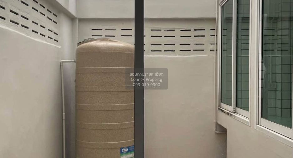 For rent 5 bedrooms townhouse in Huai Khwang, Bangkok
