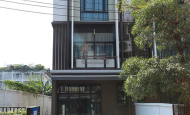 For rent 3 bedrooms townhouse in Mueang Nonthaburi, Nonthaburi