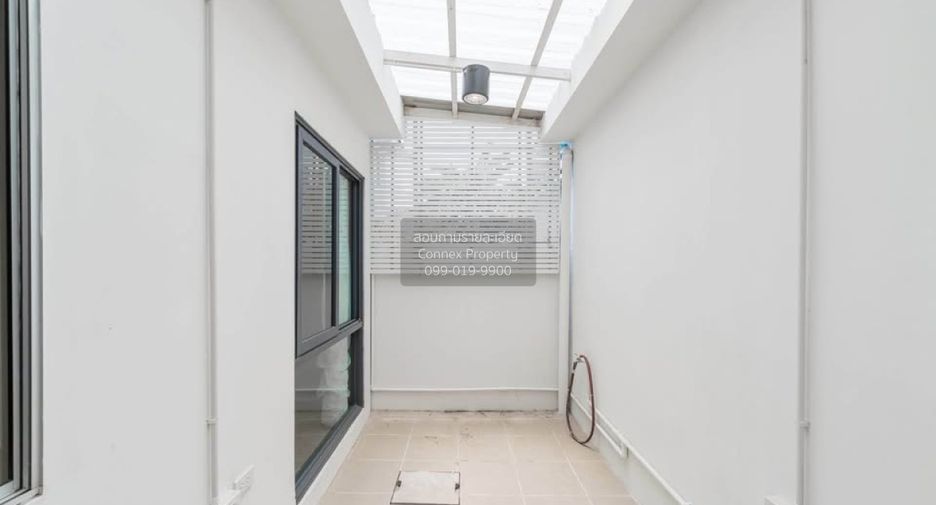 For rent 3 bedrooms townhouse in Thung Khru, Bangkok