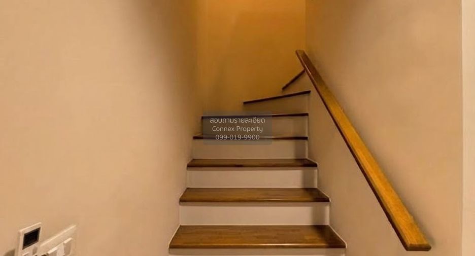 For rent 4 bedrooms townhouse in Bang Khae, Bangkok