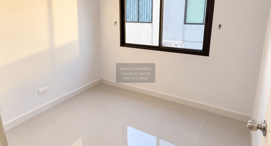 For rent 4 bedrooms townhouse in Bang Khae, Bangkok