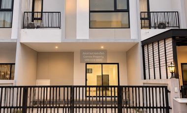 For rent 4 bedrooms townhouse in Bang Khae, Bangkok
