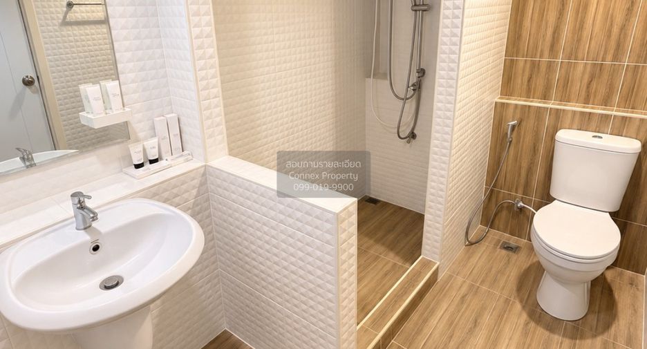 For rent 4 bedrooms townhouse in Bang Khae, Bangkok