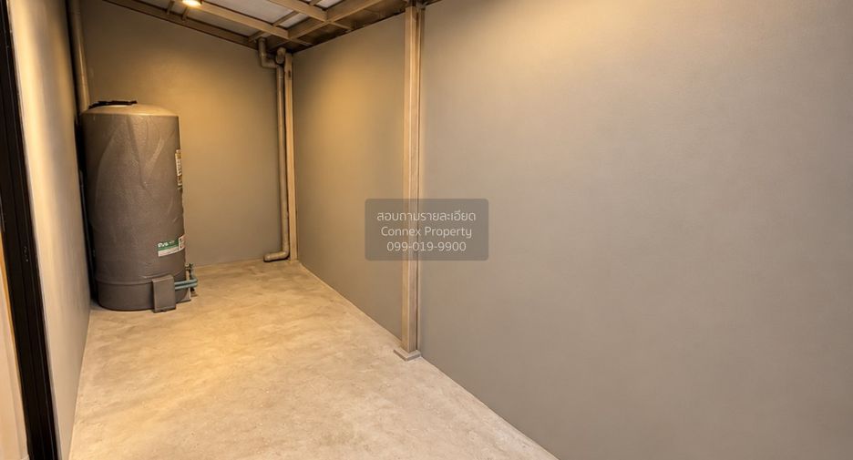 For rent 4 bedrooms townhouse in Bang Khae, Bangkok