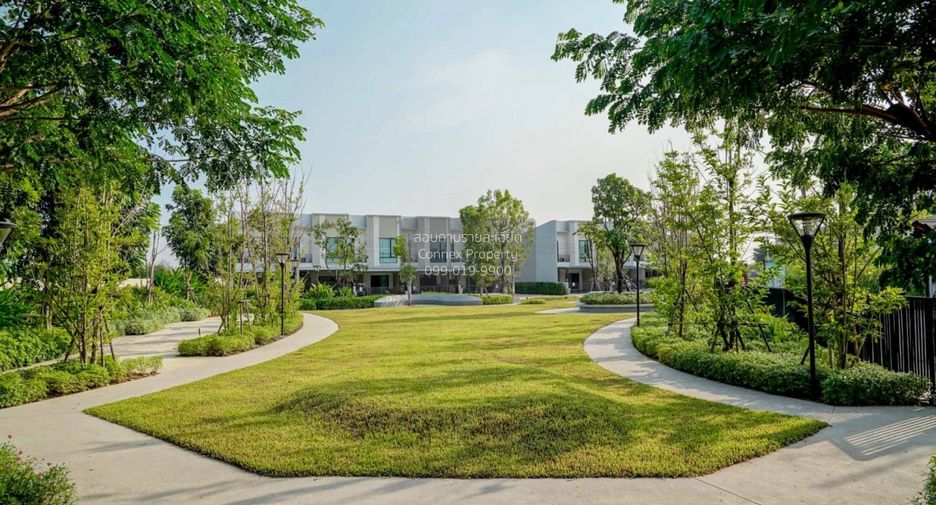 For rent 4 bedrooms townhouse in Bang Khae, Bangkok