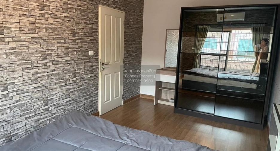 For rent 3 bedrooms townhouse in Bang Khen, Bangkok
