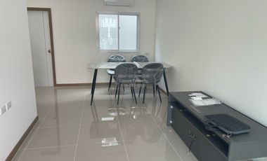 For rent 3 bedrooms townhouse in Phra Pradaeng, Samut Prakan