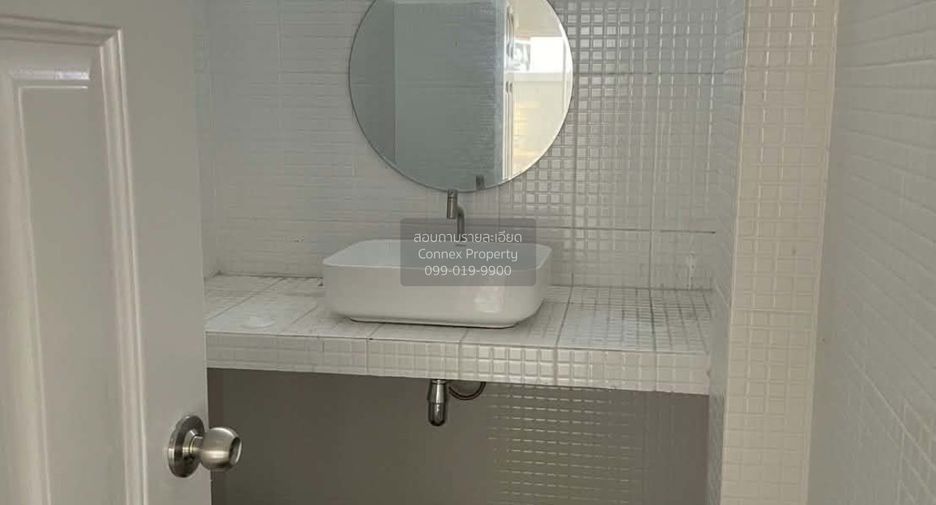 For rent 3 bedrooms house in Huai Khwang, Bangkok