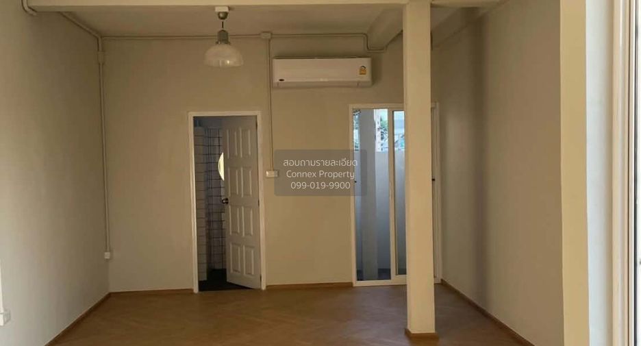 For rent 3 bedrooms house in Huai Khwang, Bangkok