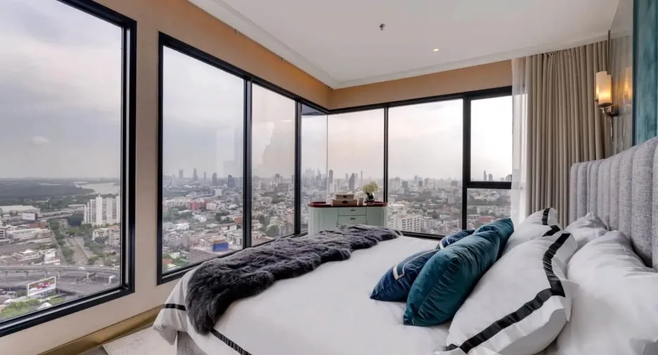 For sale 3 bedrooms condo in Khlong Toei, Bangkok