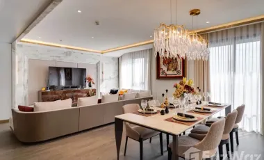 For sale 3 bedrooms condo in Khlong Toei, Bangkok