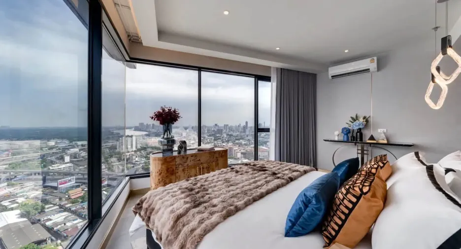 For sale 3 bedrooms condo in Khlong Toei, Bangkok